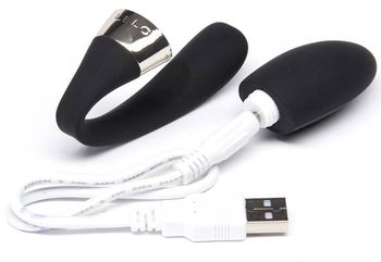 Lelo Noa Review - Charging