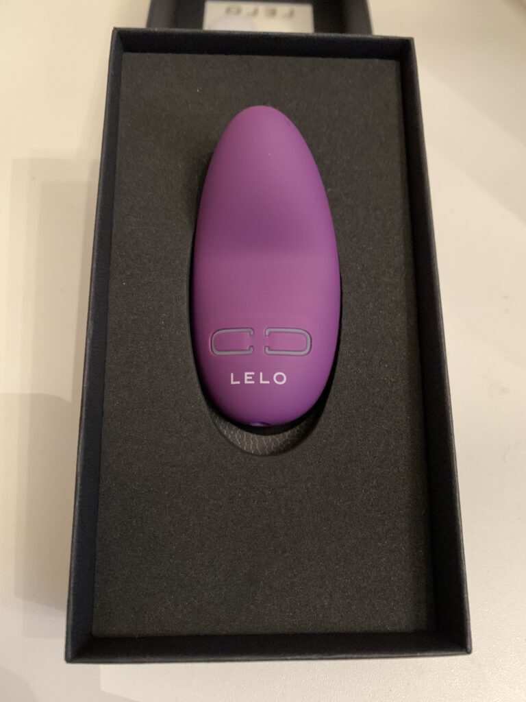A view of the two buttons of LELO LILY™ 3